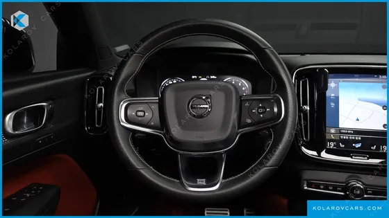 VOLVO XC40 T4 R-DESIGN