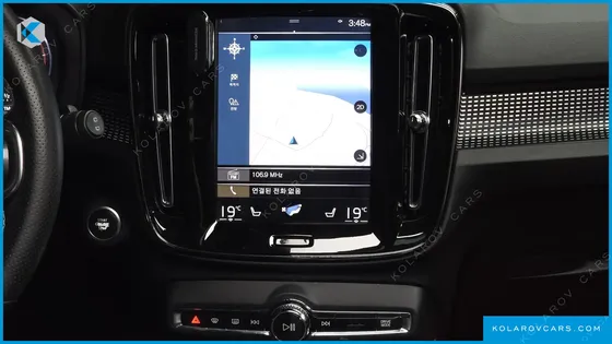 VOLVO XC40 T4 R-DESIGN