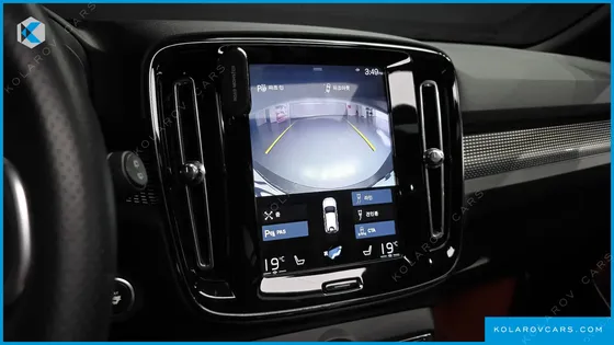VOLVO XC40 T4 R-DESIGN
