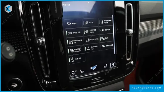 VOLVO XC40 T4 R-DESIGN