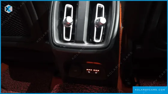 VOLVO XC40 T4 R-DESIGN