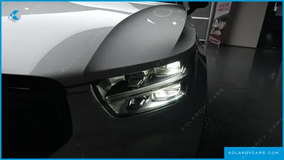 VOLVO XC40 T4 R-DESIGN