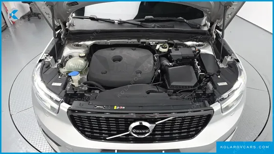 VOLVO XC40 T4 R-DESIGN