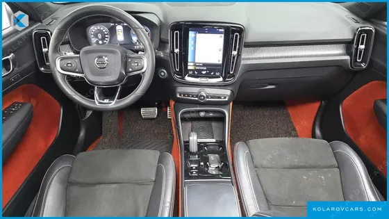 VOLVO XC40 T4 R-DESIGN