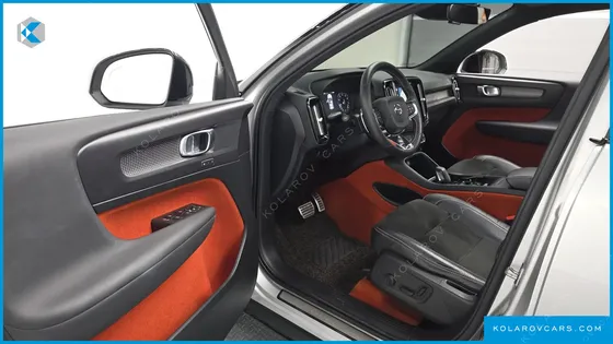 VOLVO XC40 T4 R-DESIGN