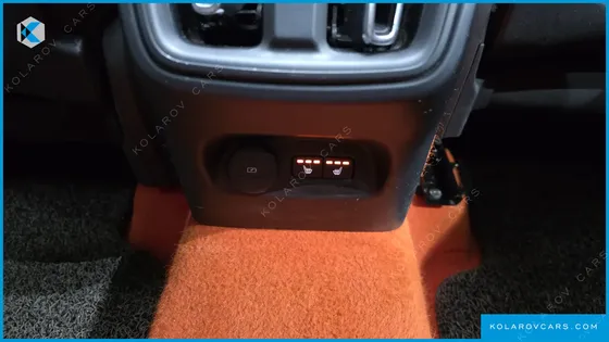 VOLVO XC40 T4 R-DESIGN