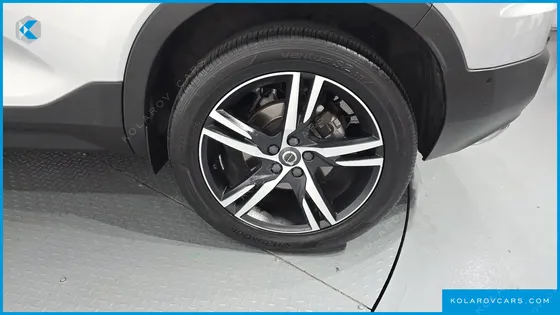 VOLVO XC40 T4 R-DESIGN