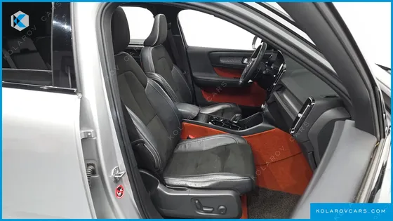 VOLVO XC40 T4 R-DESIGN