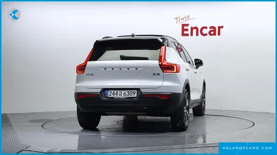 VOLVO XC40 B4 R-DESIGN