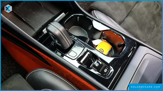 VOLVO XC40 B4 R-DESIGN