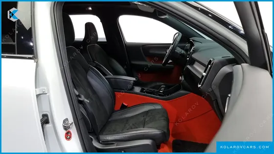 VOLVO XC40 B4 R-DESIGN