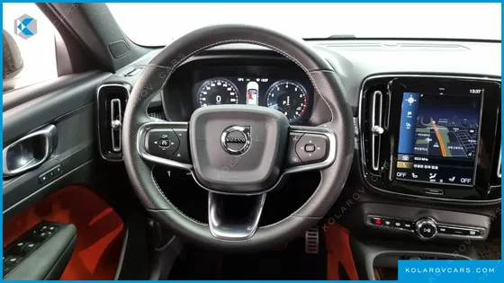 VOLVO XC40 B4 R-DESIGN