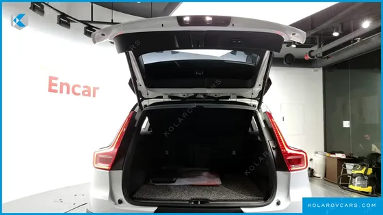 VOLVO XC40 B4 R-DESIGN