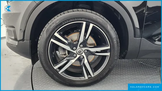 VOLVO XC40 T4 R-DESIGN