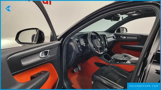 VOLVO XC40 T4 R-DESIGN