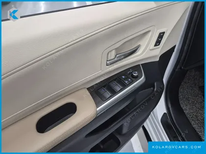 TOYOTA SIENNA 2.5 HYBRID 2WD