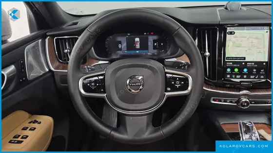 VOLVO XC60 B5 ULTIMATE BRIGHT