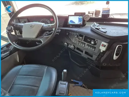 VOLVO CARGO TRUCK 10X4