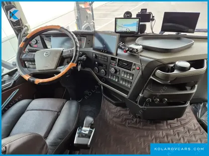 VOLVO CARGO TRUCK 10X4