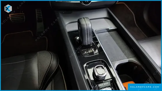 VOLVO XC60 T8 R-DESIGN