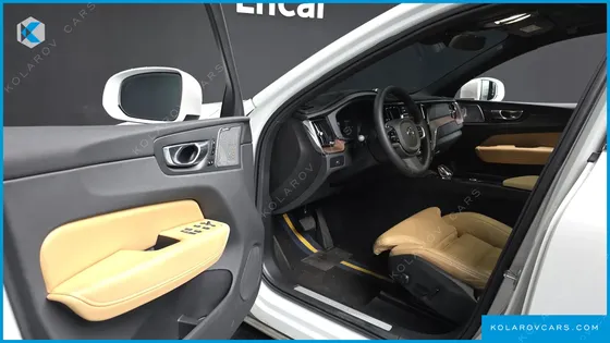 VOLVO XC60 B5 ULTRA BRIGHT