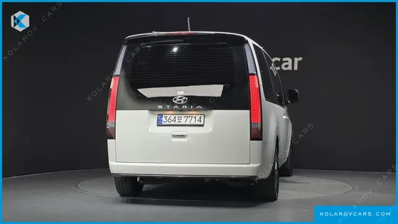 HYUNDAI STARIA LOUNGE 9-SEATER