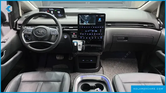 HYUNDAI STARIA LOUNGE 9-SEATER