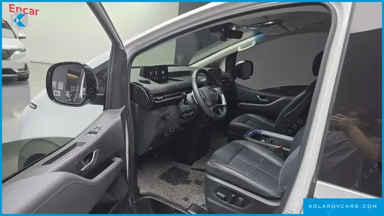 HYUNDAI STARIA LOUNGE 9-SEATER