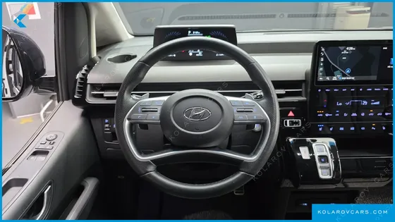 HYUNDAI STARIA LOUNGE 9-SEATER
