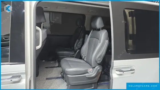 HYUNDAI STARIA LOUNGE 9-SEATER