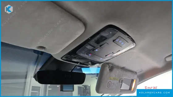HYUNDAI STARIA LOUNGE 9-SEATER