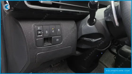 HYUNDAI STARIA LOUNGE 9-SEATER