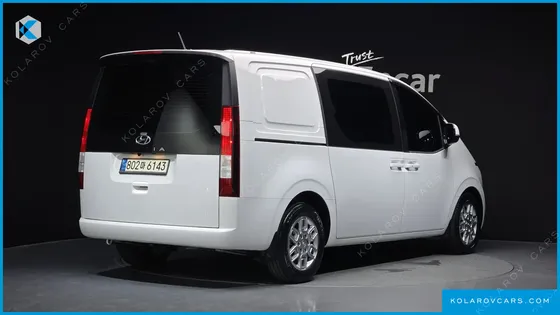 HYUNDAI STARIA CARGO 5-SEATER