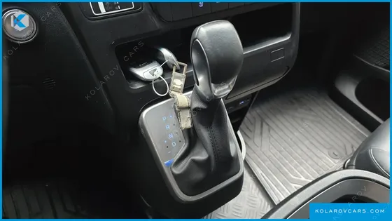 HYUNDAI STARIA CARGO 5-SEATER