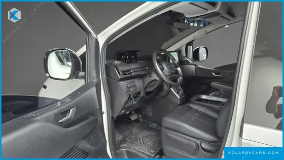 HYUNDAI STARIA CARGO 5-SEATER