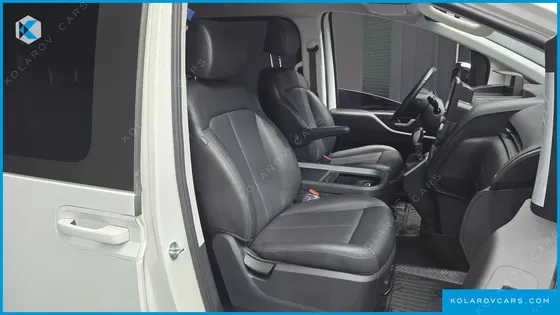 HYUNDAI STARIA CARGO 5-SEATER