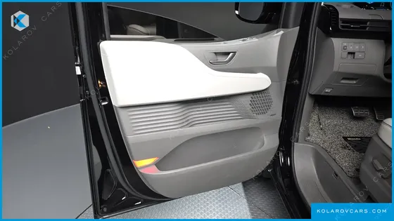 HYUNDAI STARIA HEV 1.6 LOUNGE 9-SEATER