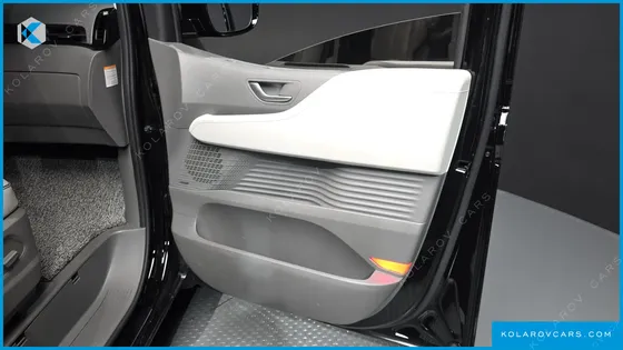 HYUNDAI STARIA HEV 1.6 LOUNGE 9-SEATER