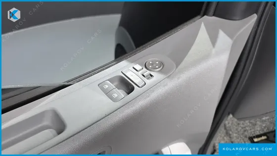 HYUNDAI STARIA HEV 1.6 LOUNGE 9-SEATER