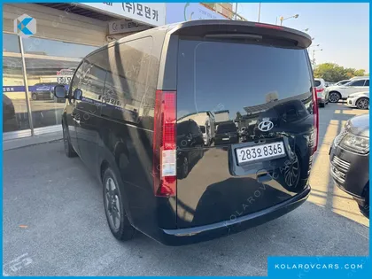 HYUNDAI STARIA 4WD TOURER 9-SEATER