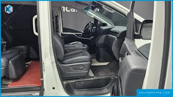 HYUNDAI STARIA L3.5 LOUNGE 7-SEATER