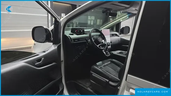 HYUNDAI STARIA TOURER 9-SEATER