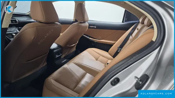 LEXUS IS PREMIUM