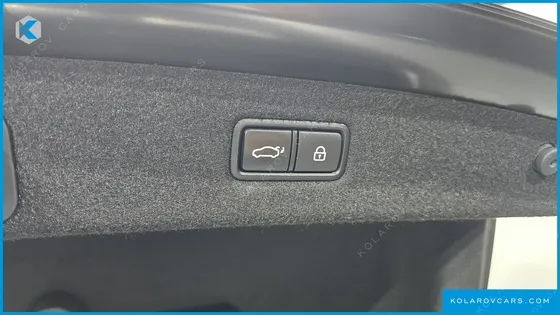 GENESIS EQ900 5.0 GDI AWD LIMOUSINE