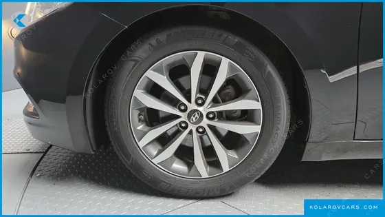 HYUNDAI GRANDEUR HG240 LUXURY