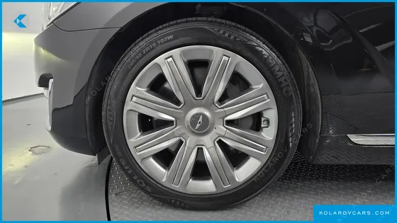 GENESIS EQ900 5.0 GDI AWD LIMOUSINE