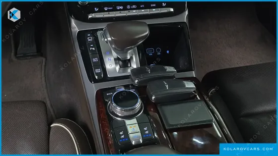 GENESIS EQ900 5.0 GDI AWD LIMOUSINE