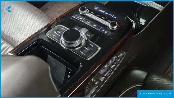 GENESIS EQ900 5.0 GDI AWD LIMOUSINE