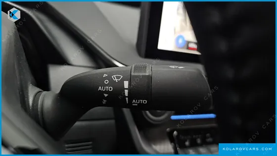 TOYOTA PRIUS 2.0 XLE