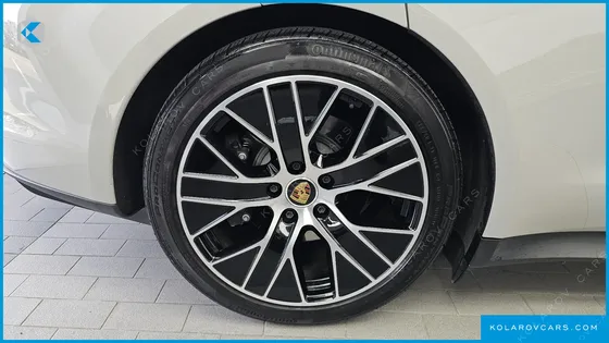 PORSCHE TAYCAN BASE